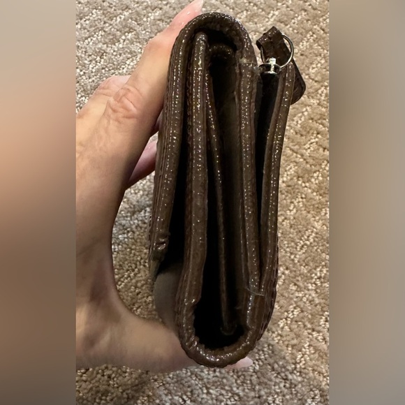 Coach Two Tone Brown Leather/Patent Leather Wallet w/ Checkbook Holder. - Picture 7 of 13